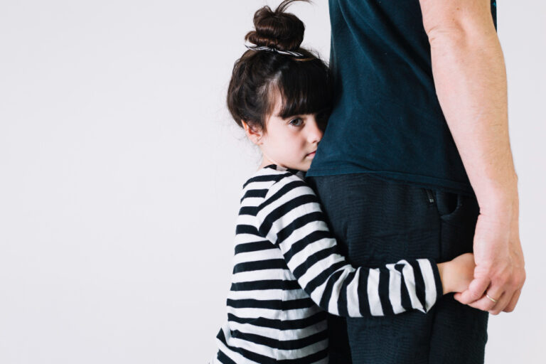 Uso de denuncias de violencia para obstruir el contacto con los hijos
